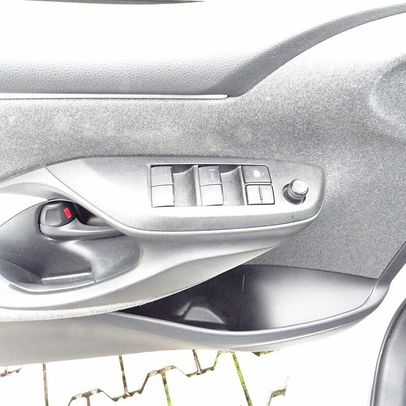 Toyota Yaris Hybrid 5-Türer 1.5 VVT-i Team Deutschland