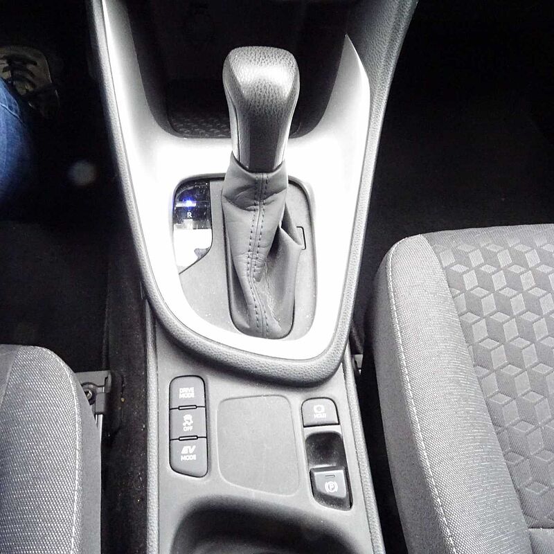 Toyota Yaris Hybrid 5-Türer 1.5 VVT-i Team Deutschland