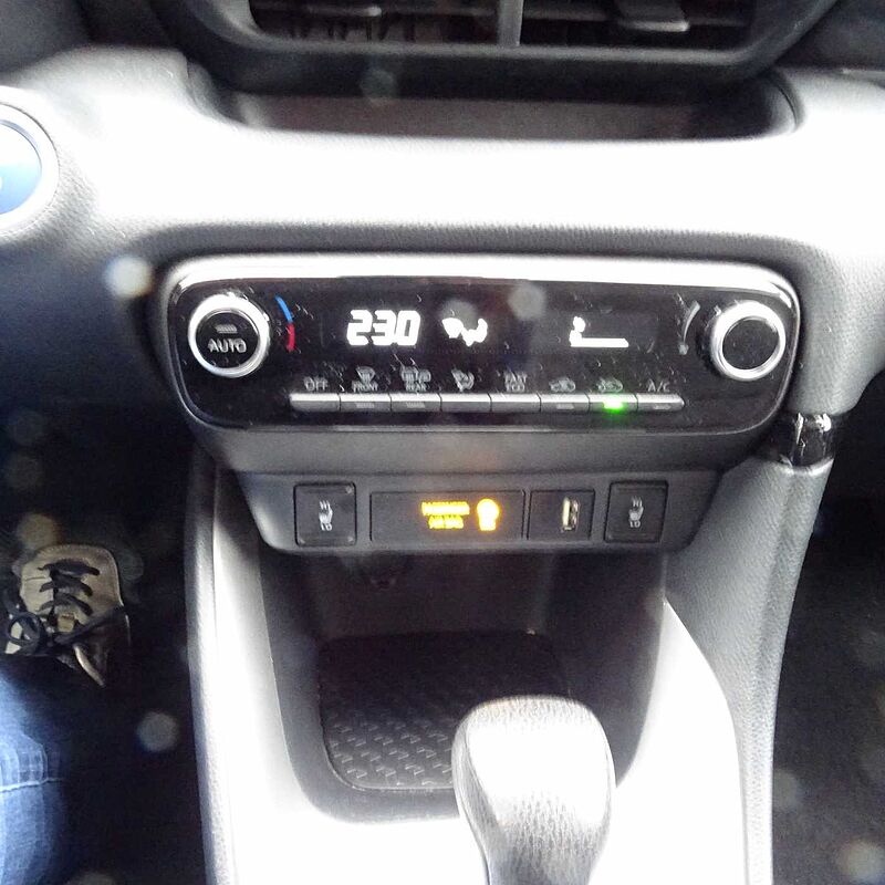 Toyota Yaris Hybrid 5-Türer 1.5 VVT-i Team Deutschland